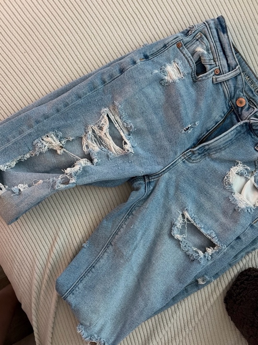 American Eagle Ripped Mom Jean